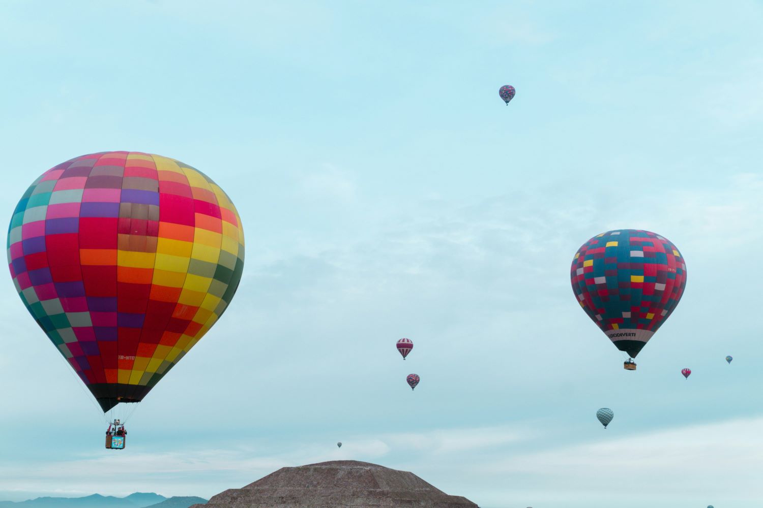 You are currently viewing Private Hot Air Balloon Rides in the UK for Couples